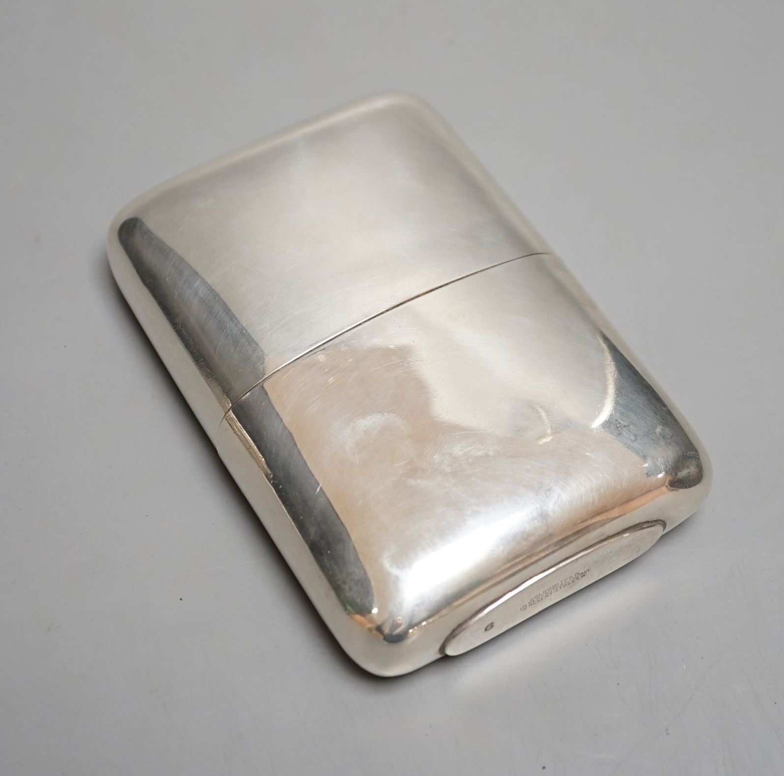 A George V silver hip flask, by Goldsmiths & Silversmiths Co Ltd, London, 1918/19, 13cm, 9oz.